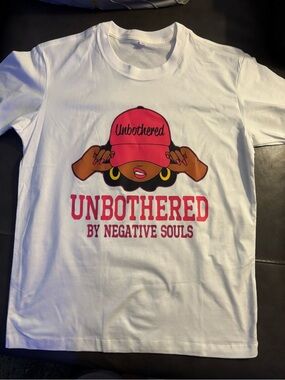 Large Graphic Tee "Unbothered by Negative Souls" White T-Shirt
👚NWT